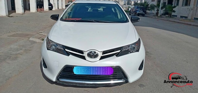 toyota-auris-big-0