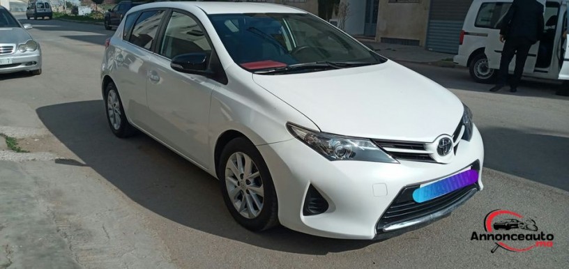 toyota-auris-big-1