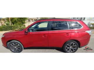 A vendre MITSIBISHI OUTLANDER Diesel 4X4