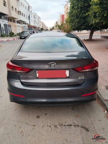 hyundai-elantra-en-tres-bon-etat-big-3