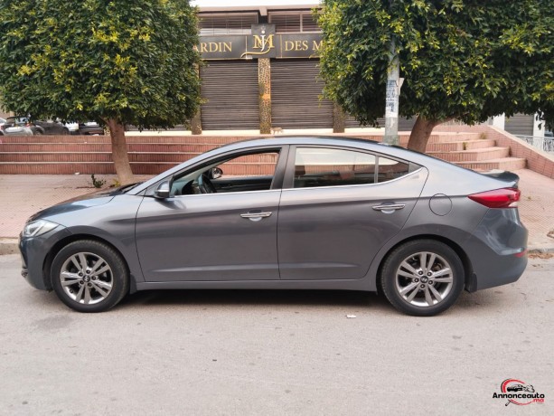 hyundai-elantra-en-tres-bon-etat-big-0